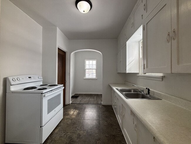 Building Photo - 2 Bedroom House for Rent