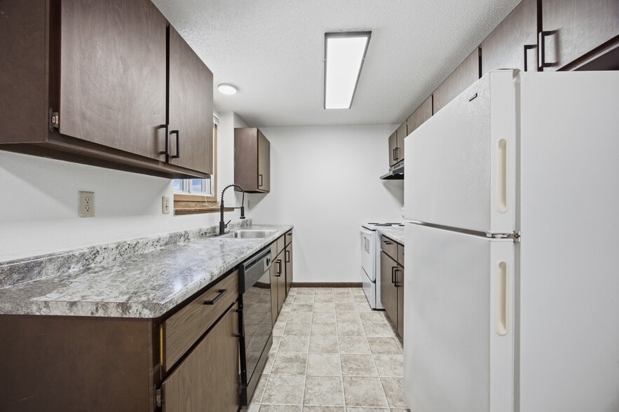 Building Photo - 3223 2nd St N