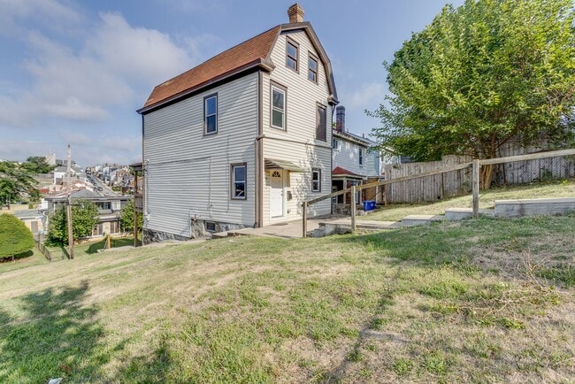 Building Photo - Available MAY 2026 - Beautiful 2 bedroom home in Mt Washington!