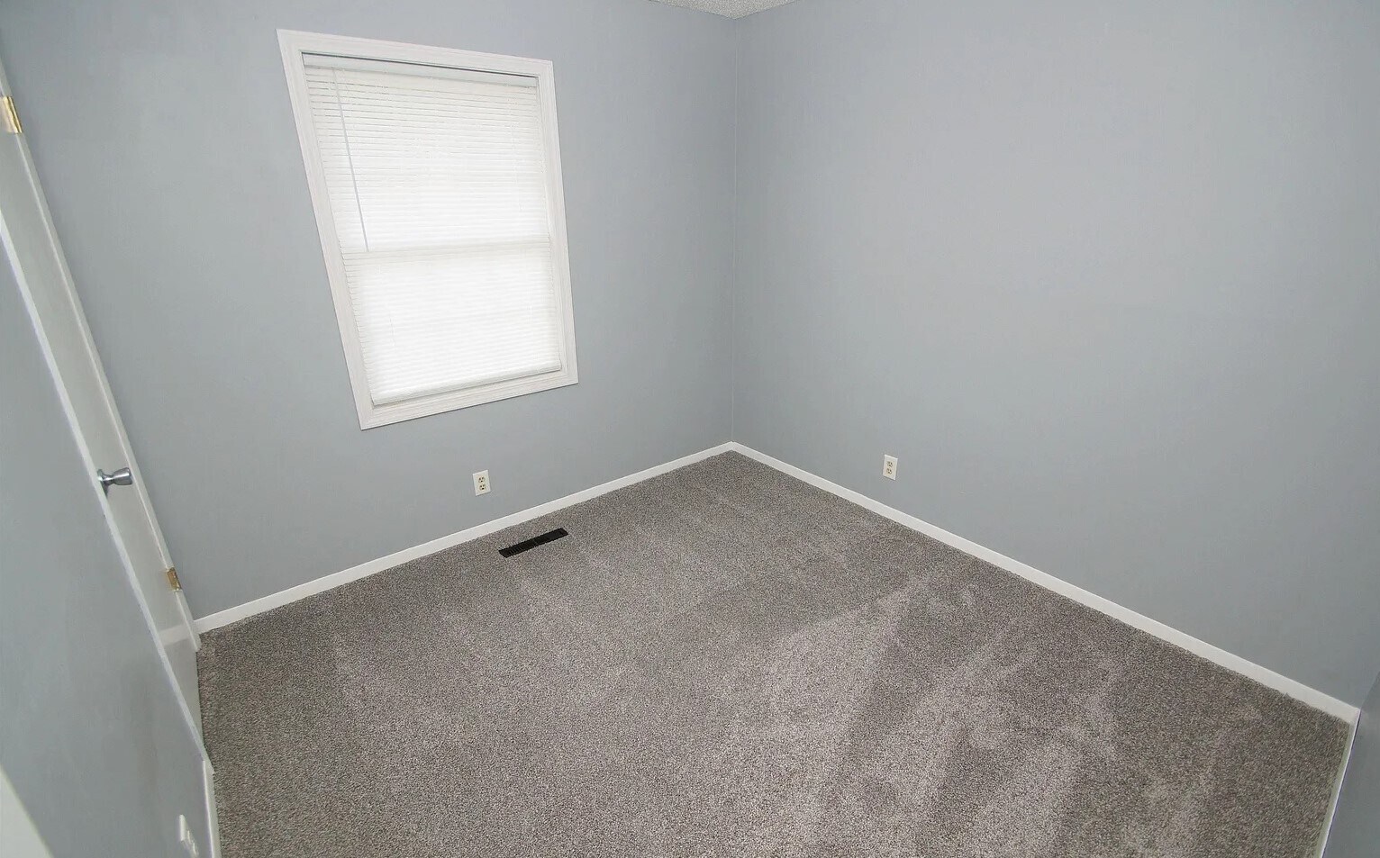 Building Photo - 2609 W 55th St