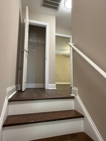 Upstairs to the 2 suites. 2 beds and 2 baths. - 137 High Ridge Rd
