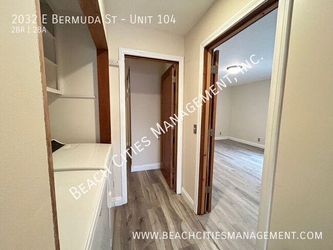 Building Photo - 2032 E Bermuda St