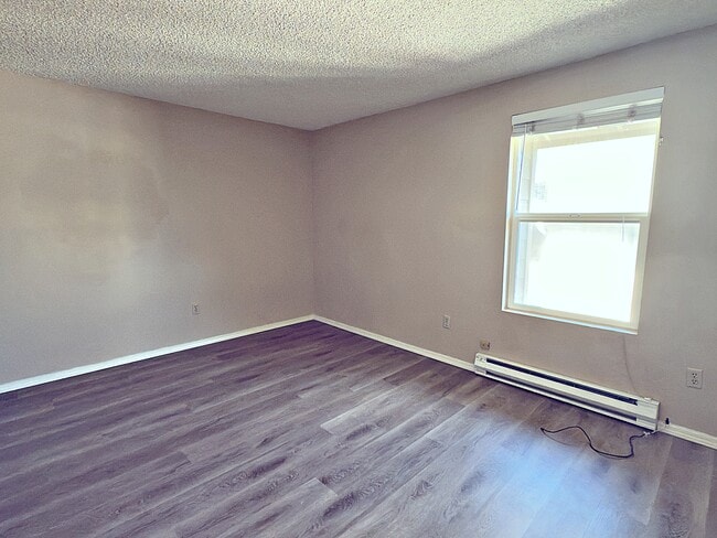 Building Photo - 3610 S Kelly Ave