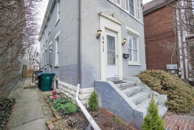 Building Photo - Awesome 4 Bed/ 2 Full Bath on Fairview Min...