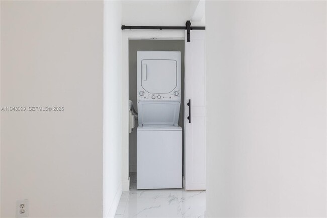 Building Photo - 979 SW 10th St