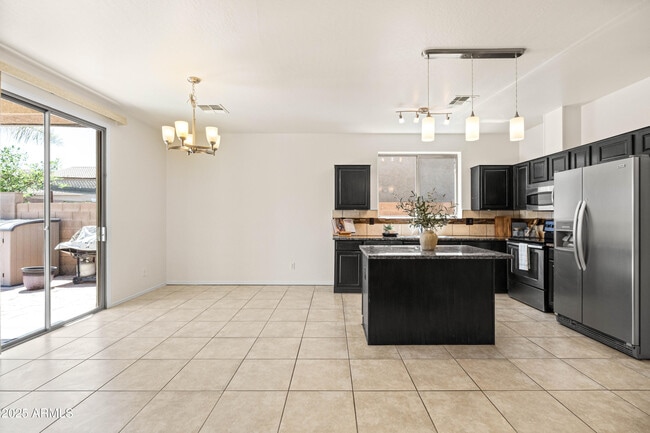 Building Photo - 2177 W Agrarian Hills Dr