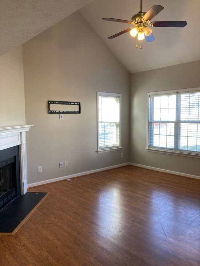 Building Photo - Hickory Highland 3 Bedroom Home No HOA