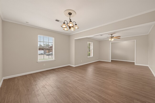 Building Photo - 9502 Skyline Dr