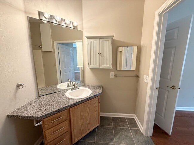 Building Photo - Ground-Level 3-Bedroom Condo in the Gated ...