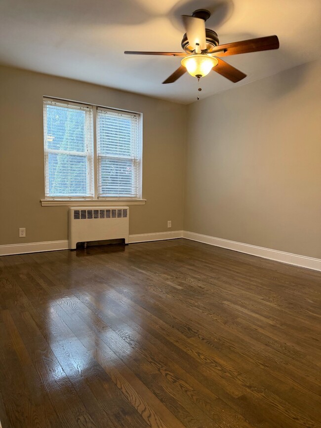 Building Photo - 1549 Central Park Ave