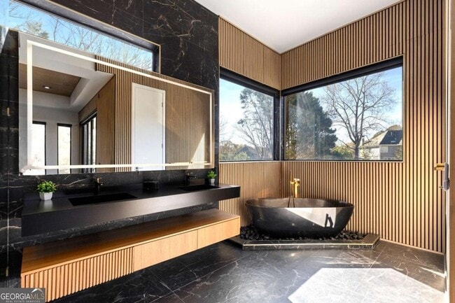 Building Photo - 3600 Lower Roswell Rd