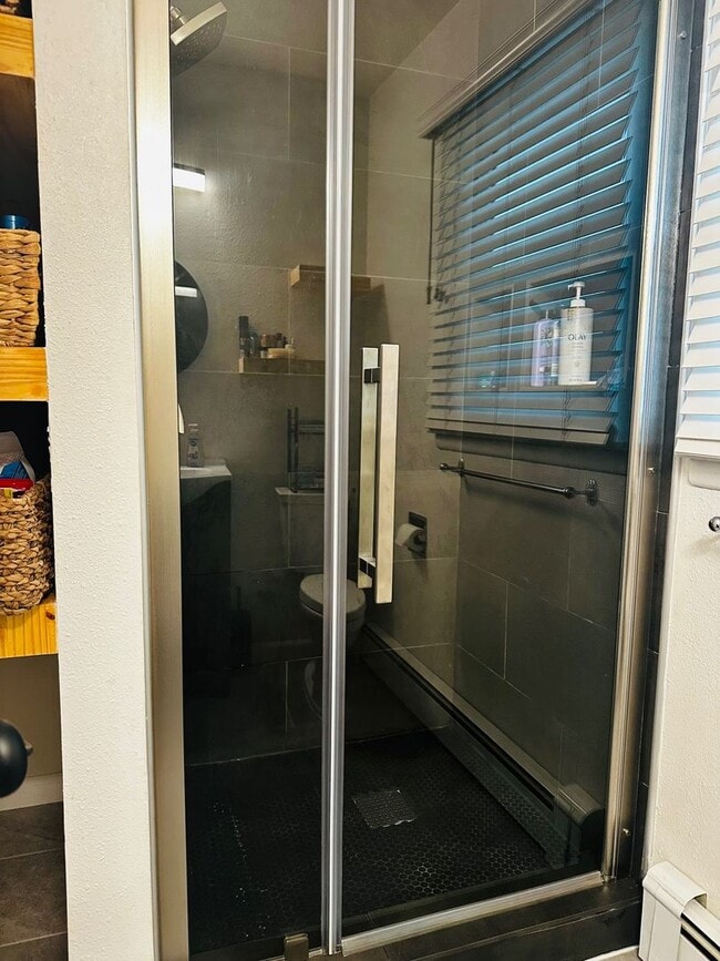 Building Photo - ALL PROSPECTIVE TENANTS MUST SUBMIT A $58 ...