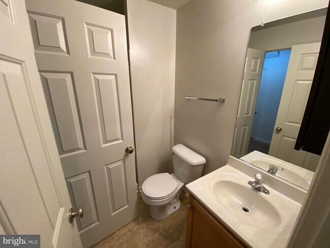 Building Photo - 4249 Normandy Ct