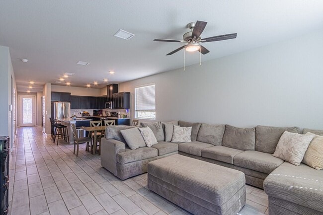 Building Photo - Beautiful home offers access to resort-style amenities