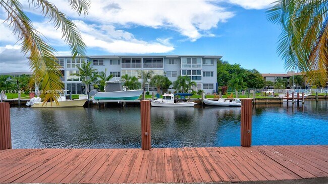 Building Photo - 1001 SW 12th Ct