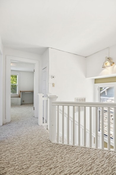 Building Photo - 1604 17th Ave S