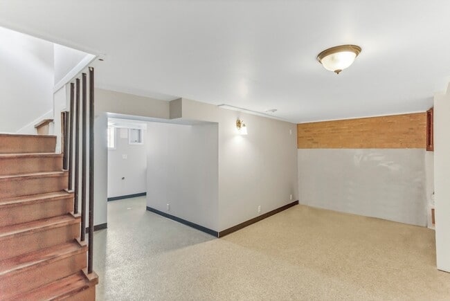 Building Photo - 5156 W 63rd Pl