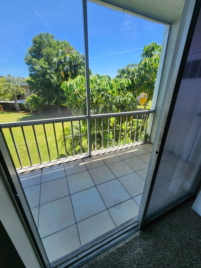 Building Photo - Prime Location for a great price!