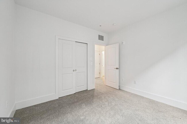 Building Photo - 2506 W Peninsula Dr