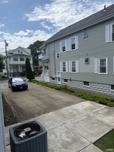 Building Photo - 49 Varnum St