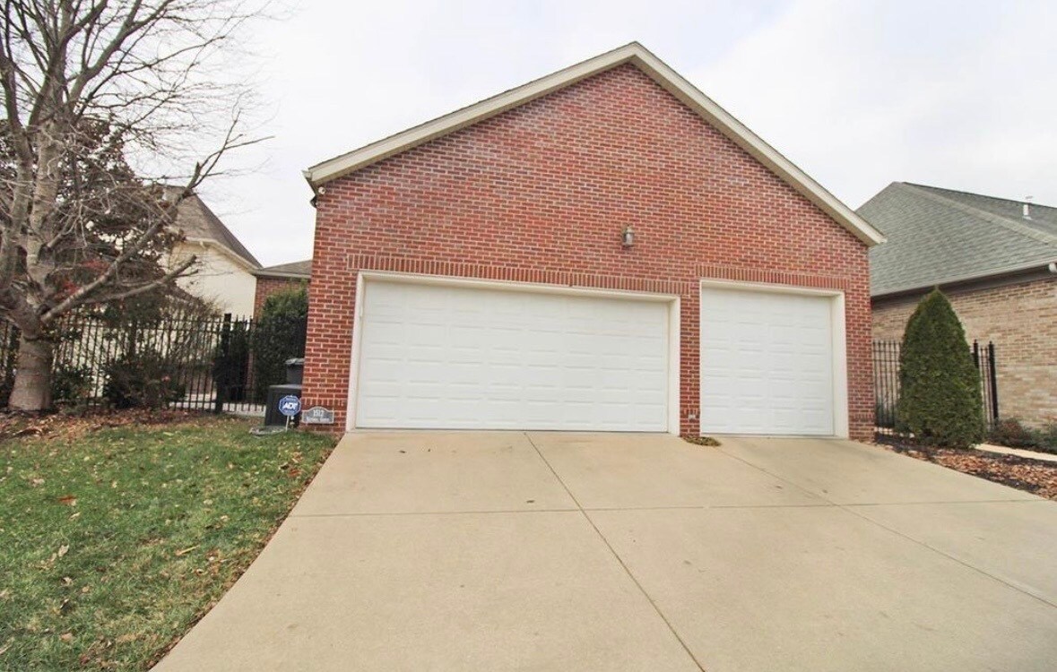 Building Photo - 1512 Victoria Green Blvd