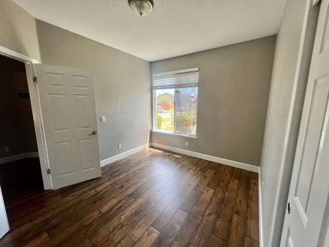 Building Photo - 1605 Paseo Flores Dr