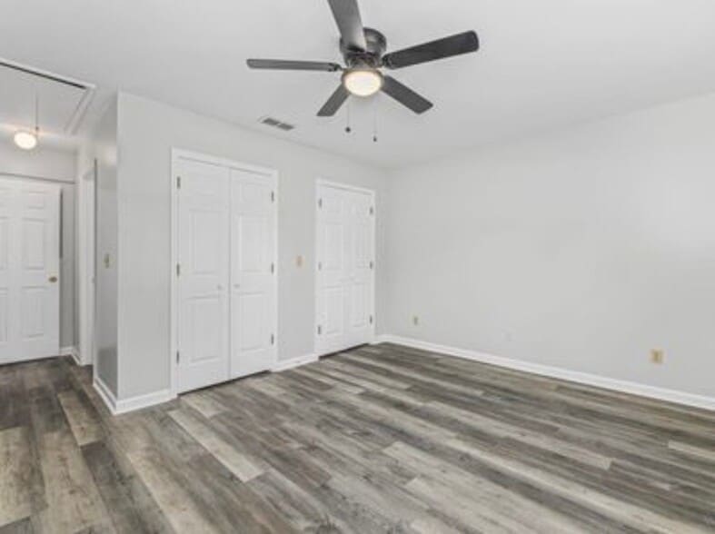 Building Photo - 400 Killarney Dr