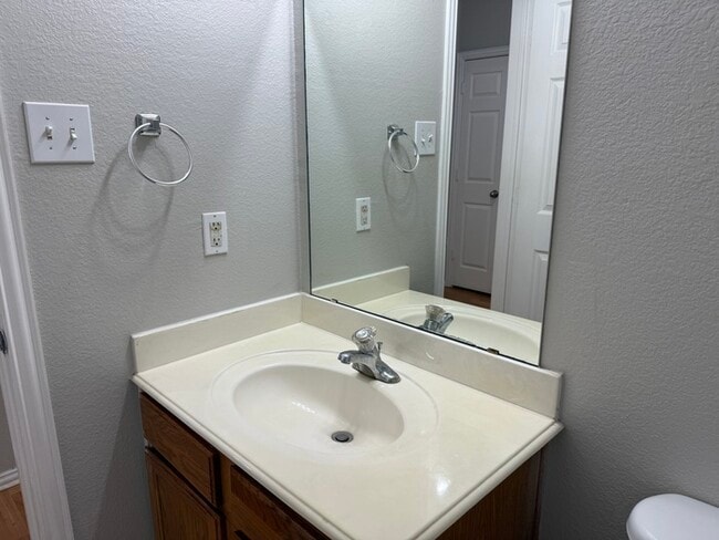 Building Photo - 413 Hilltop Dr
