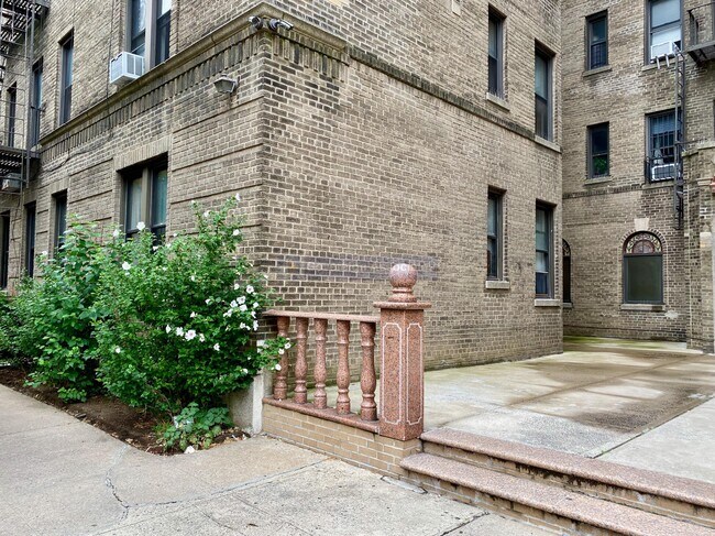 Building Photo - 282 Cabrini Blvd