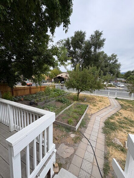 Front Yard/Garden - 2962 S Adams St