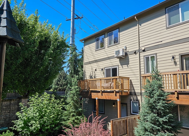 Building Photo - 588 SW 197th Pl