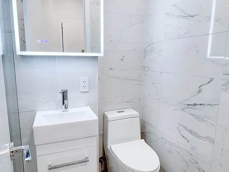 Building Photo - 829 9th Ave