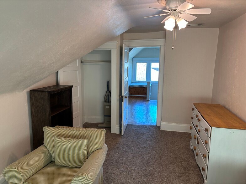Looking west - 1528 Quarrier St