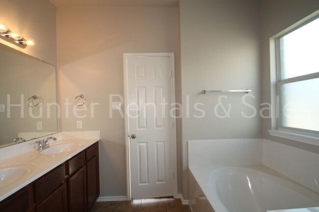 Building Photo - Beautiful Home in Sought-After Harker Heig...