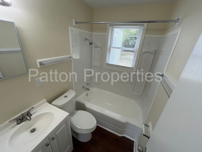 Building Photo - 999 Seminole Dr