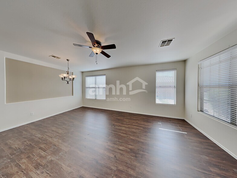 Building Photo - 2363 E Omega Dr