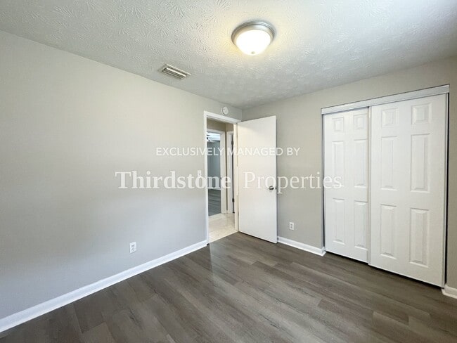 Building Photo - 2569 Kershaw Dr W