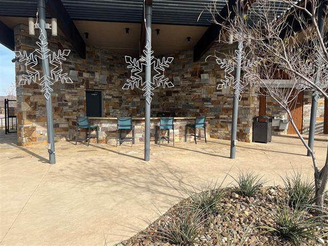 Building Photo - 10517 Breezeway Dr