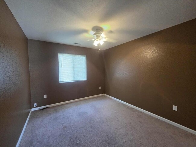 Building Photo - Beautiful Town House