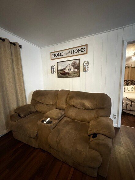 Building Photo - 3670 US-377