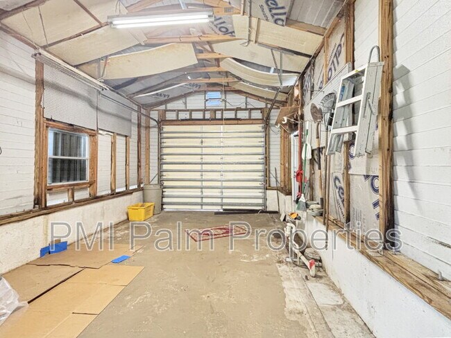 Building Photo - 7568 SE Swan Ave