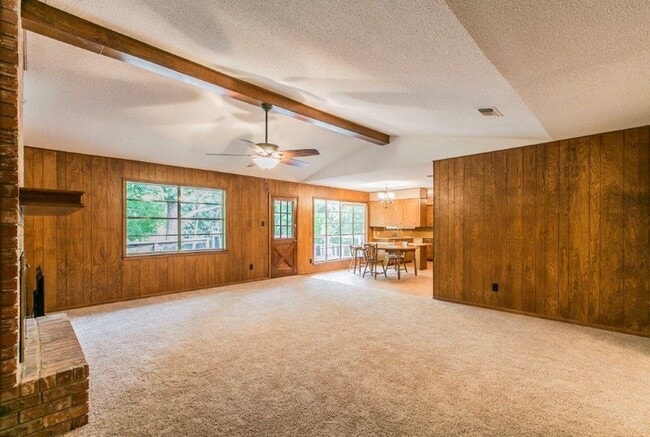 Building Photo - 3 BEDROOM, NORTH BELTON