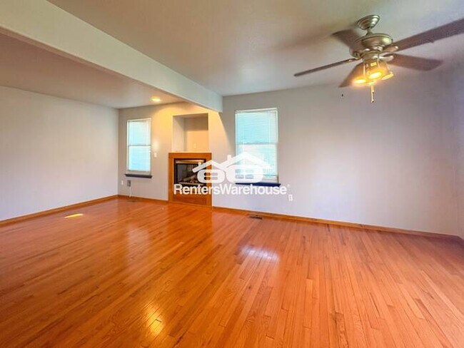 Building Photo - Available now! Stunning 4 Bed, 4 Bath Corner Lot in a Fantastic Area