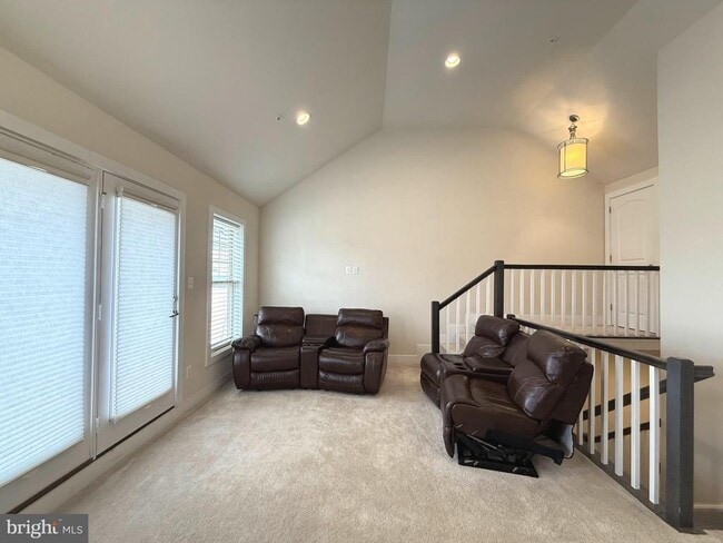 Building Photo - 321 Hendrix Ave