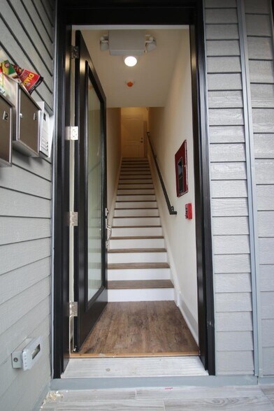 Building Photo - 1241 N 5th St