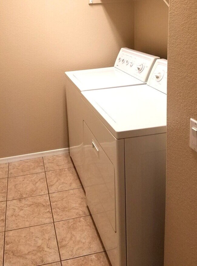 Building Photo - BEAUTIFUL CHANDLER HOME WITH LARGE YARD IN PRIME LOCATION