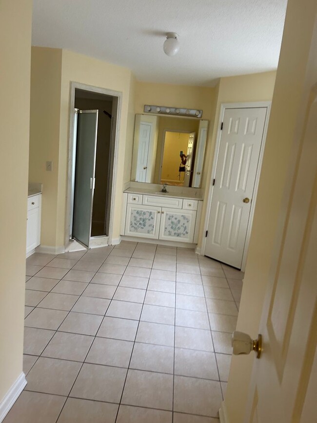 Building Photo - 126 Dukes Way