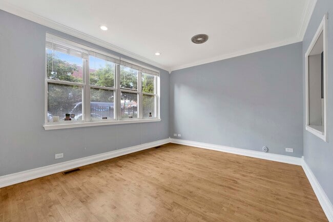 Building Photo - 754 W Evergreen Ave
