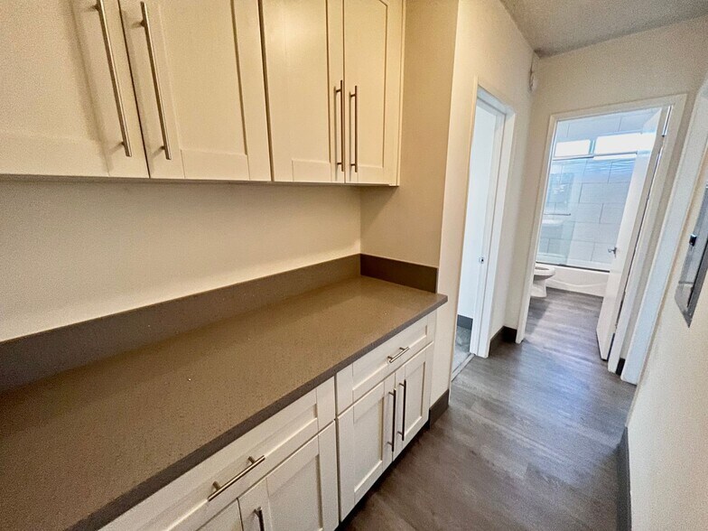 Building Photo - 3359 Mentone Ave