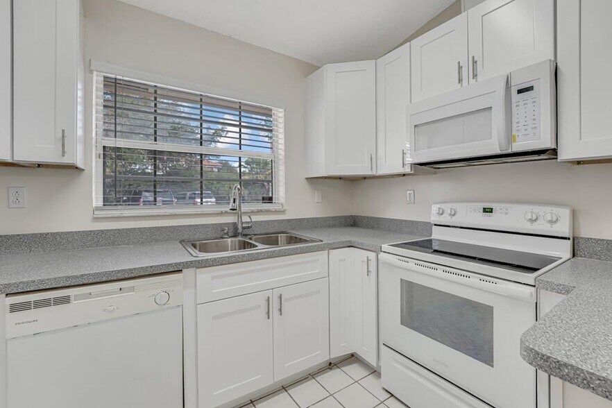 Building Photo - 13730 Sunflower Ct